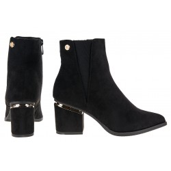Botki zamszowe na słupku 7 cm. szpic czarne