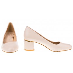 Czółenka na niskim słupku 5,5 cm. beżowe