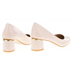 Czółenka na niskim słupku 5,5 cm. beżowe