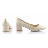 Czółenka na niskim słupku 5 cm. lakierowane beżowe