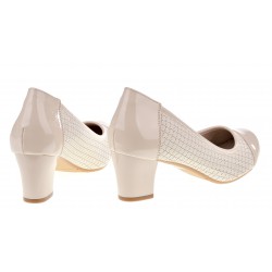 Czółenka ażurowe na słupku 5,5 cm. beżowe