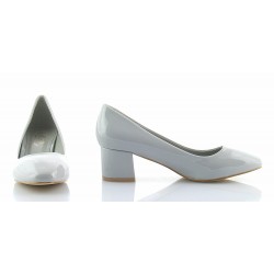 Czółenka na niskim słupku 5 cm. lakierowane szare