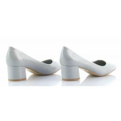 Czółenka na niskim słupku 5 cm. lakierowane szare