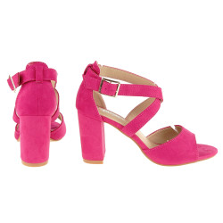 Sandały zamszowe na obcasie słupku 8,5 cm. fuksja
