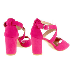 Sandały zamszowe na obcasie słupku 8,5 cm. fuksja